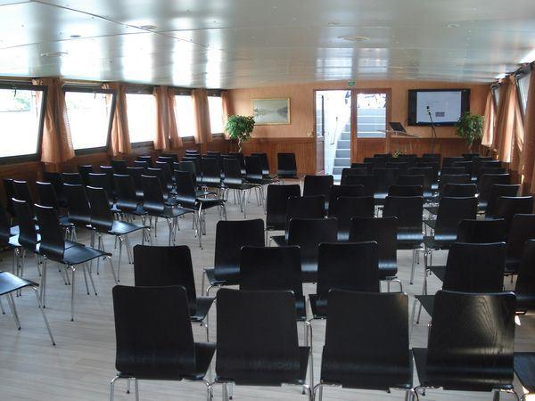 Croisieres_en_Seine_-_Le_Signac_-_Salon_inferieur_seminaire.jpg