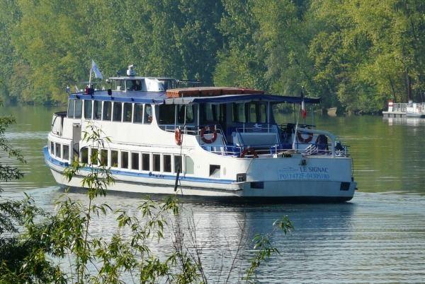 Croisieres_en_Seine_-_Le_Signac_-_Vue_arriere_3.jpg