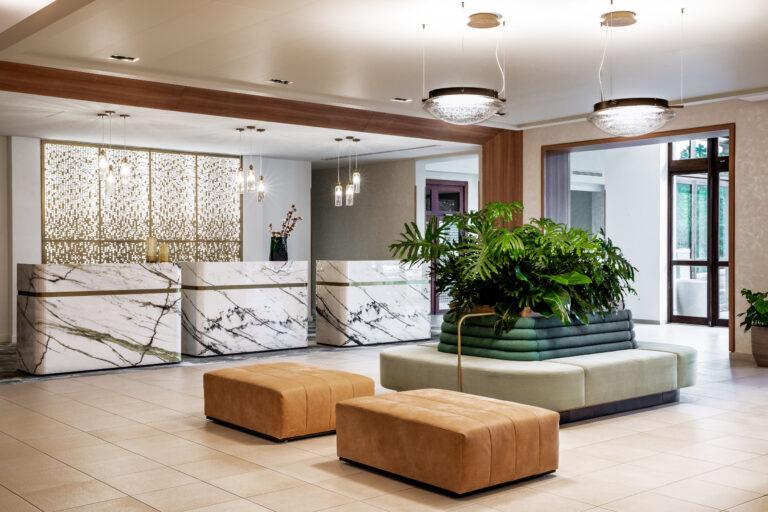 CrownePlaza_ParisMLV_Reception-©-GillesTrillard-scaled-1.jpg