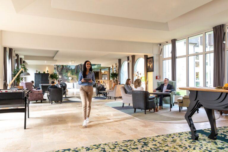 Photo-1-Lobby-daccueil-scaled-1.jpg