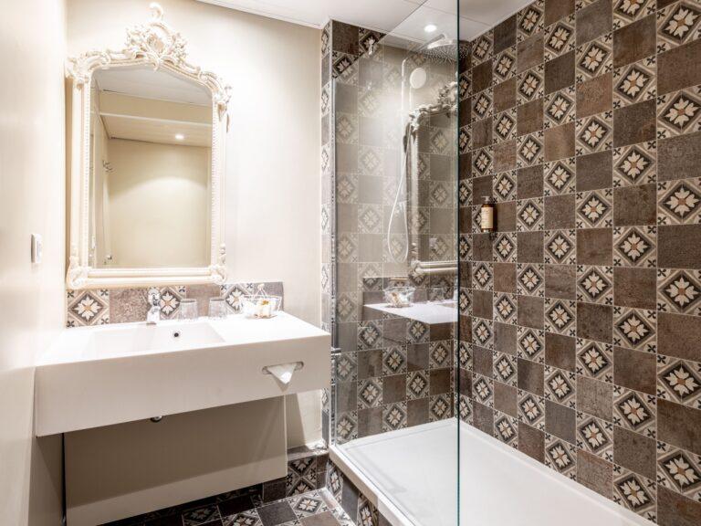 Photo-13-Salle-de-bain-avec-douche-scaled-1.jpg