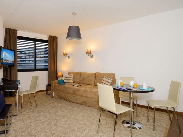 appart-hotel-odalys-ferney-geneve-1lieu1salle-appart.jpg