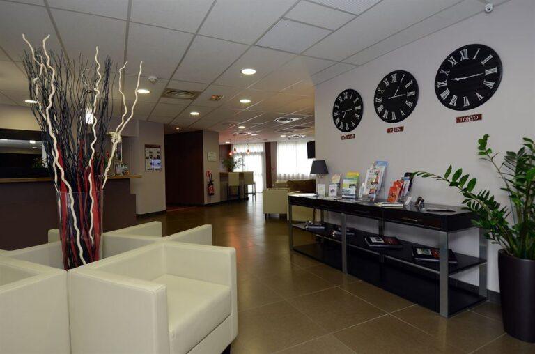 appart-hotel-odalys-ferney-geneve-1lieu1salle-hall.jpg