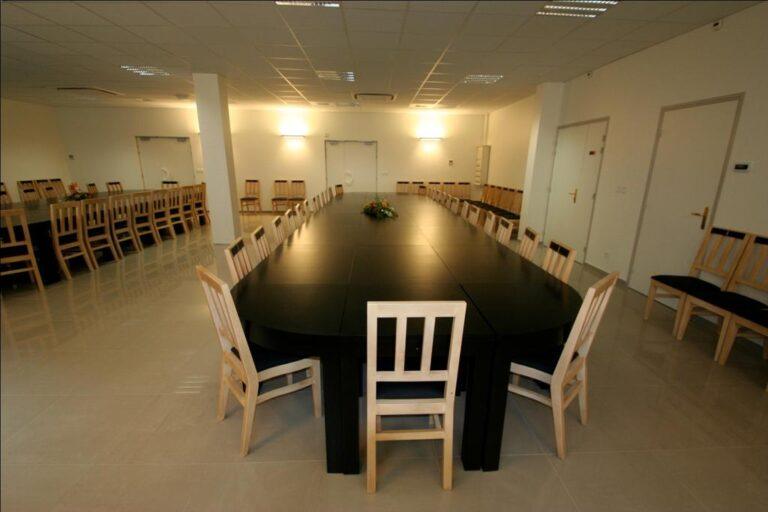 auberge-de-la-xaintrie-1lieu1salle-meeting.jpg