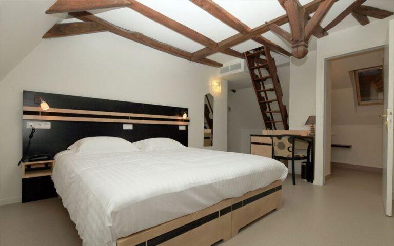 auberge-de-la-xaintrie-1lieu1salle-seminaire.jpg