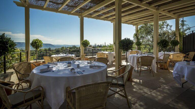 bastide-gordes-1lieu1salle-banquet.jpg