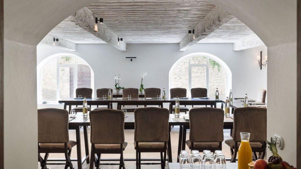 bastide-gordes-1lieu1salle-conventions.jpg