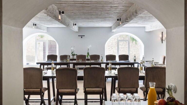 bastide-gordes-1lieu1salle-conventions.jpg