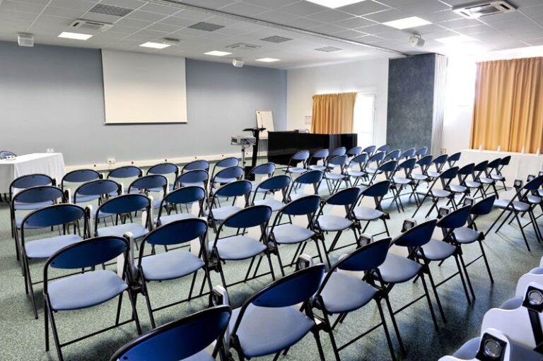 centre-de-seminaires-moliets-1lieu1salle-congres.jpg