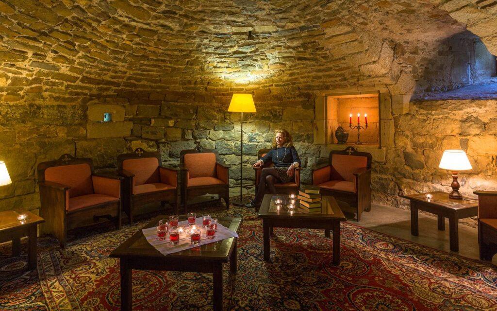 chateau-des-ducs-de-joyeuse-1lieu1salle-reunion-professionnelle.jpeg