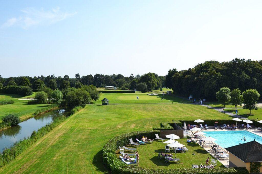 dolce-chantilly-1lieu1salle-piscine.jpg