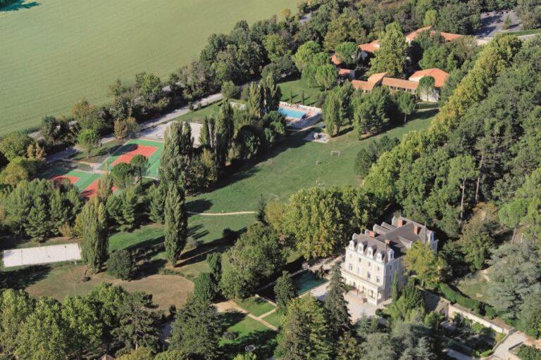 domaine-chateau-laval-1lieu1salle-seminaire-nature.jpg