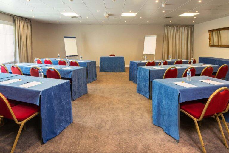 espace-leonard-vinci-1lieu1salle-meeting.jpg