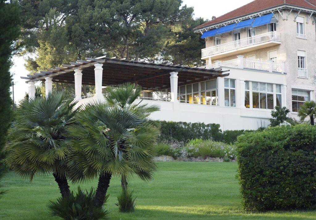 grand-hotel-les-lecques-1lieu1salle-salle-congres.jpg