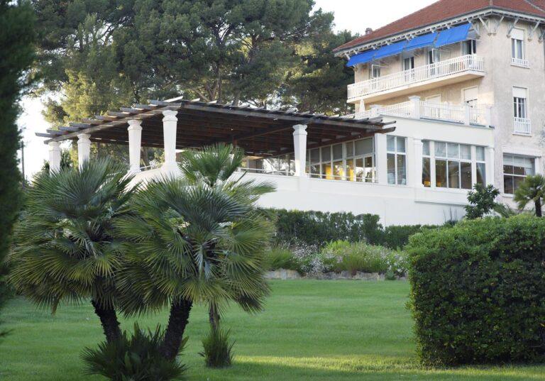 grand-hotel-les-lecques-1lieu1salle-salle-congres.jpg
