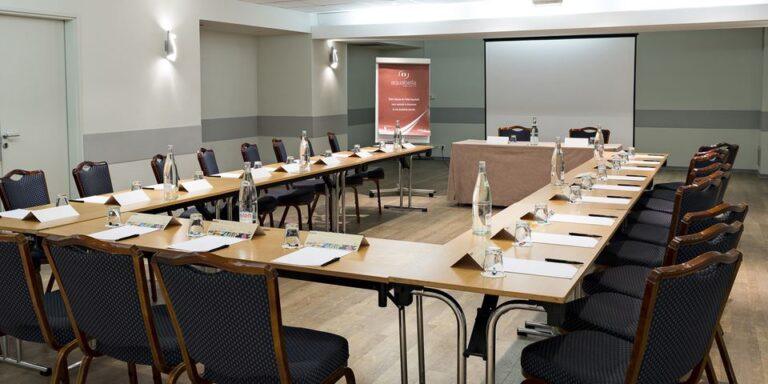 hotel-aquabella-1lieu1salle-meetings.jpg