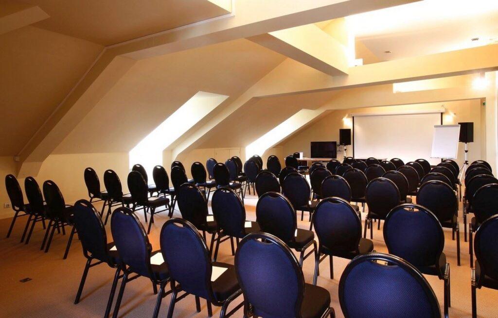 hotel-club-cosmos-1lieu1salle-meeting.jpg