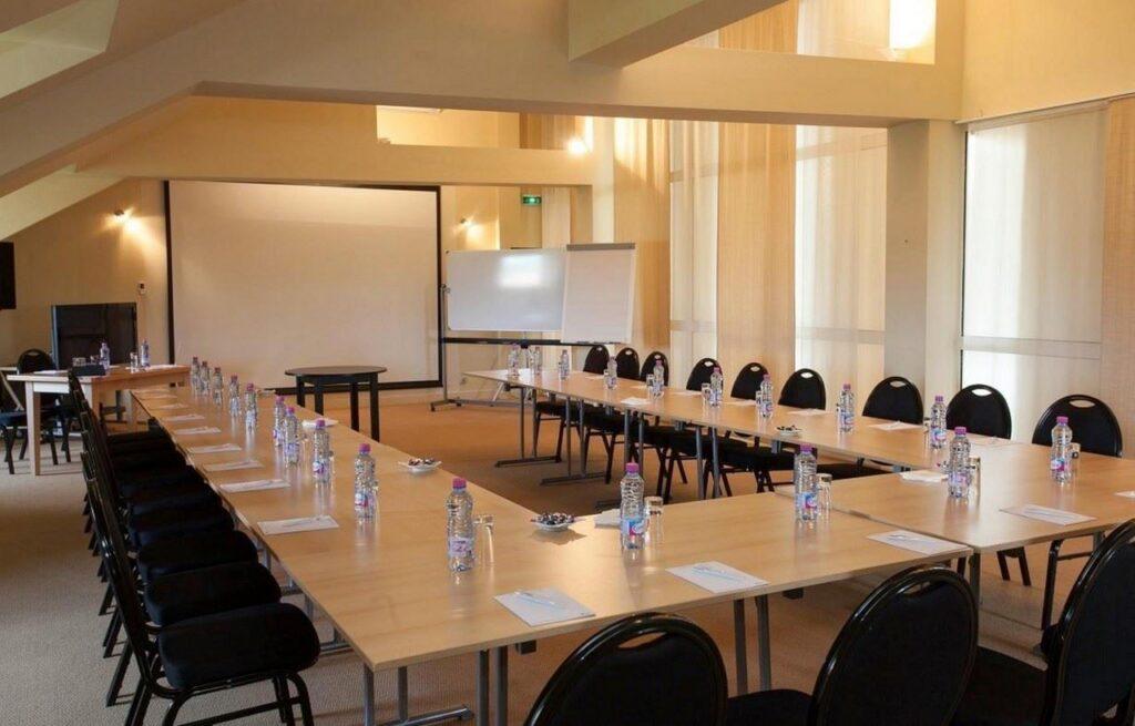 hotel-club-cosmos-1lieu1salle-meetings.jpg