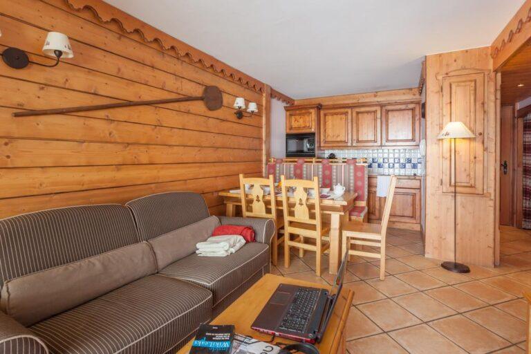 hotel-ecrin-du-val-claret-1lieu1salle-booking.jpg