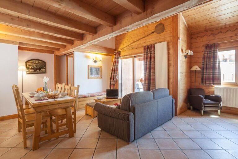 hotel-ecrin-du-val-claret-1lieu1salle-congres.jpg