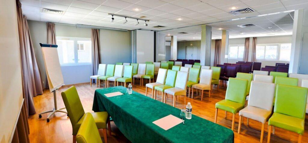 hotel-golf-montpellier-juvignac-1lieu1salle-conference.jpg
