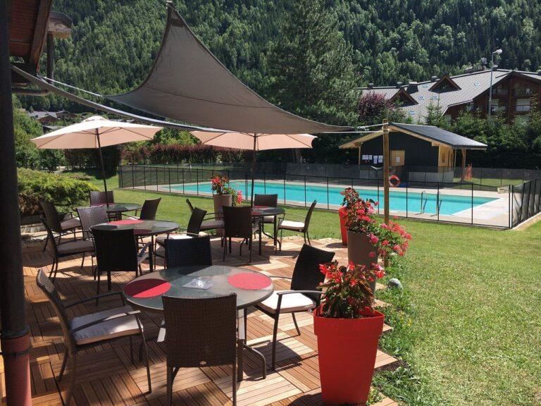 hotel-la-chemenaz-hotel-1lieu1salle-piscine.jpg