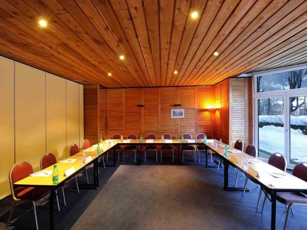 hotel-la-chemenaz-hotel-1lieu1salle-seminaire.jpg