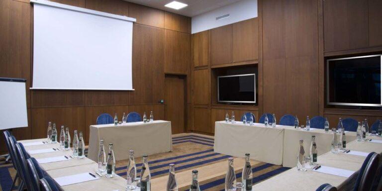 hotel-royal-evian-1lieu1salle-meetings.jpg