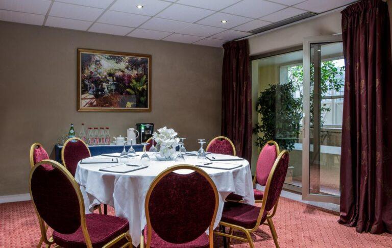 hotel-royal-garden-les-champs-elysees-1lieu1salle-salle-conference.jpg