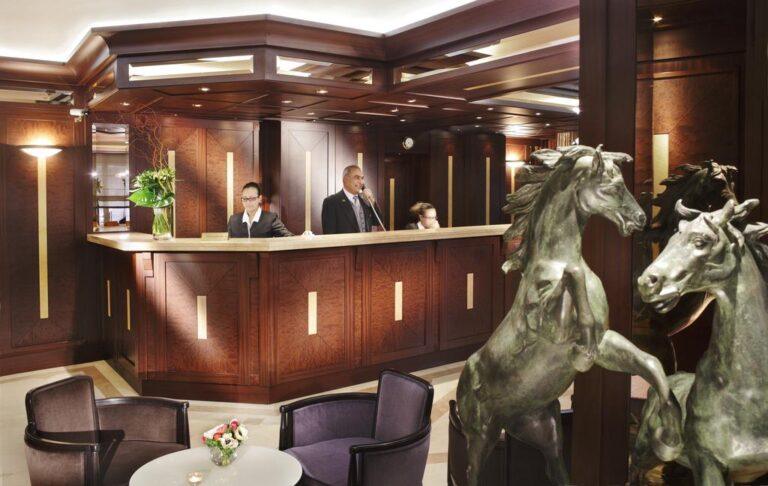 hotel-splendid-etoile-1lieu1salle-booking.jpg