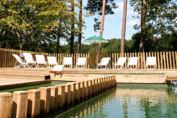 huttopia-rambouillet-1lieu1salle-piscine-vue.jpg
