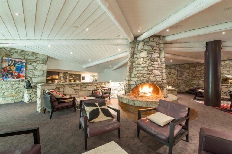 l-aigle-des-neiges-hotel-spa-1lieu1salle-reunion-professionnelle.jpg