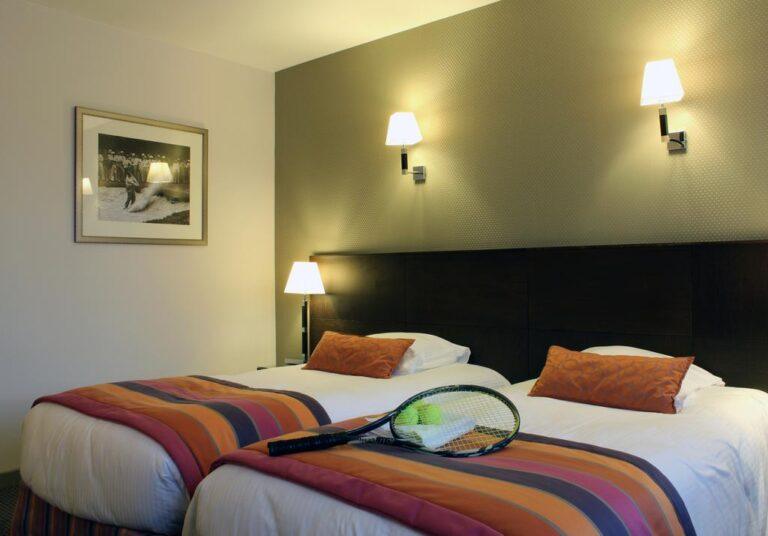 le-manoir-hotel-1lieu1salle-booking.jpg