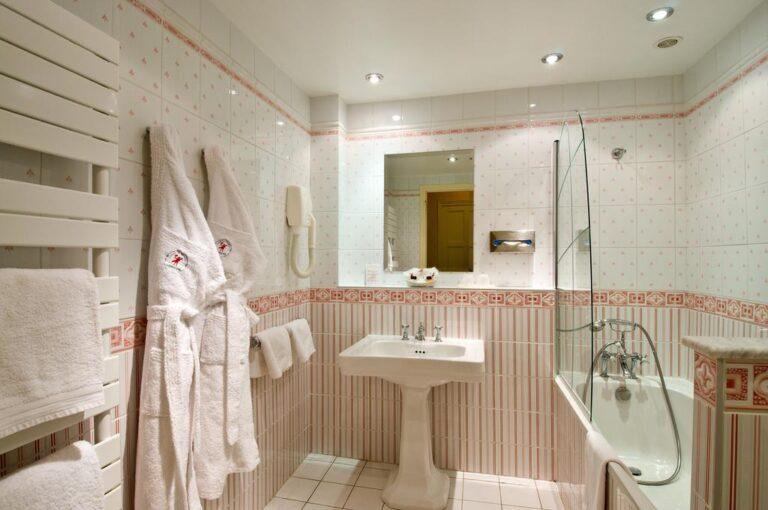 le-manoir-hotel-1lieu1salle-bookings.jpg