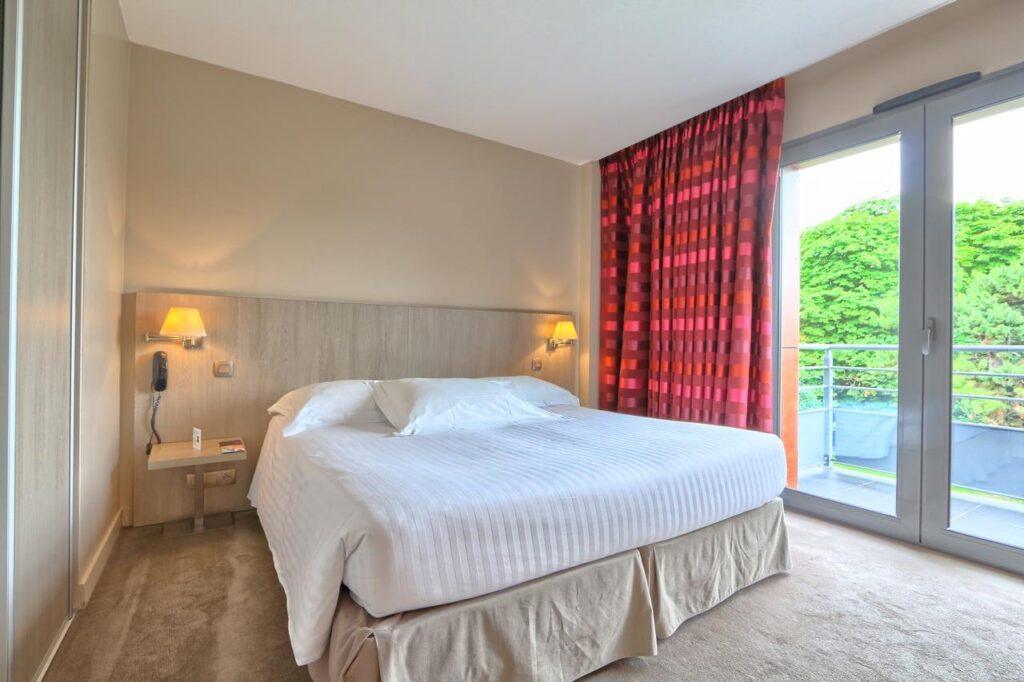 le-relais-de-la-malmaison-1lieu1salle-booking-1.jpg