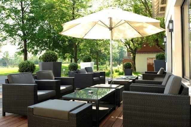 le-relais-de-la-malmaison-1lieu1salle-terrasse.jpg