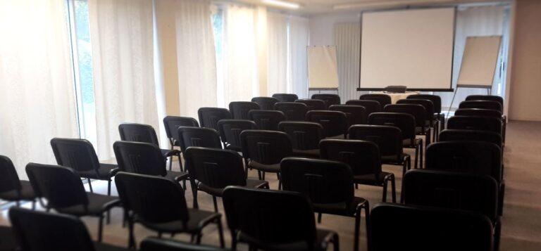 les-oliviers-1lieu1salle-conference.jpg