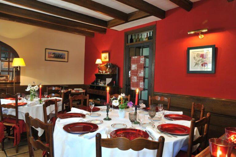 logis-auberge-le-centre-poitou-1lieu1salle-salle-booking.jpg
