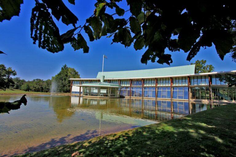 logis-des-lacs-d-halco-1lieu1salle-agence.jpg