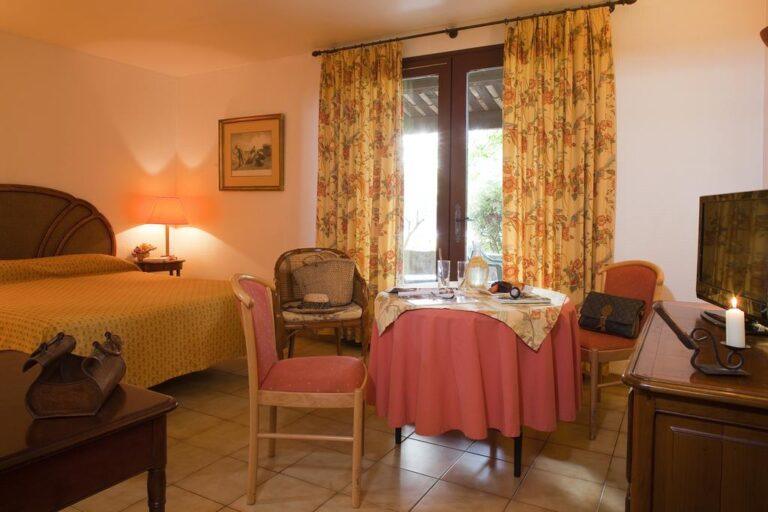 logis-domaine-de-la-reynaude-1lieu1salle-convention.jpg