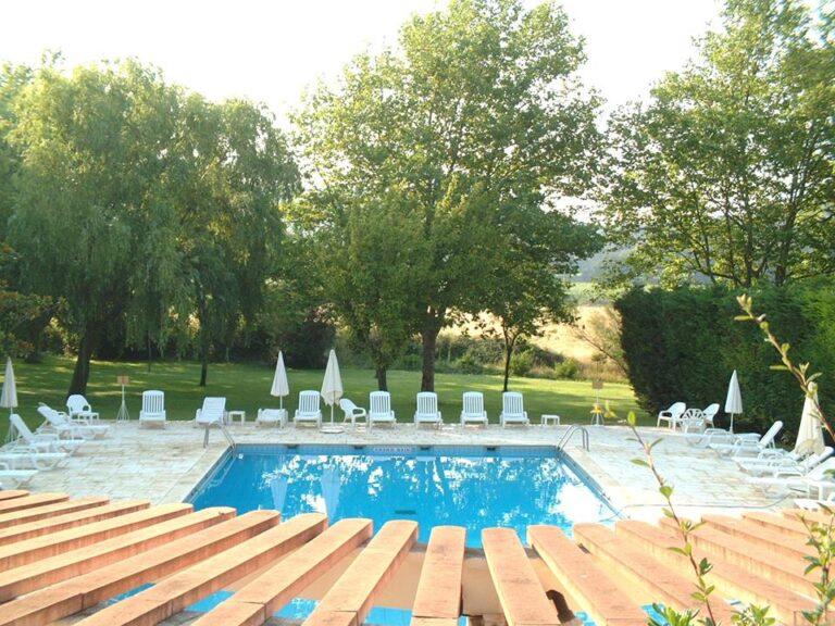 logis-domaine-de-la-reynaude-1lieu1salle-event.jpg