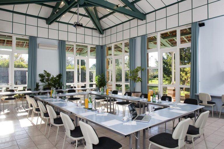 logis-domaine-de-la-reynaude-1lieu1salle-salle-booking.jpg