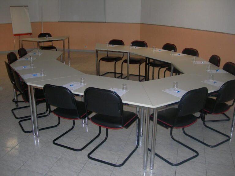 logis-domaine-de-roquerousse-1lieu1salle-salle-booking.jpg