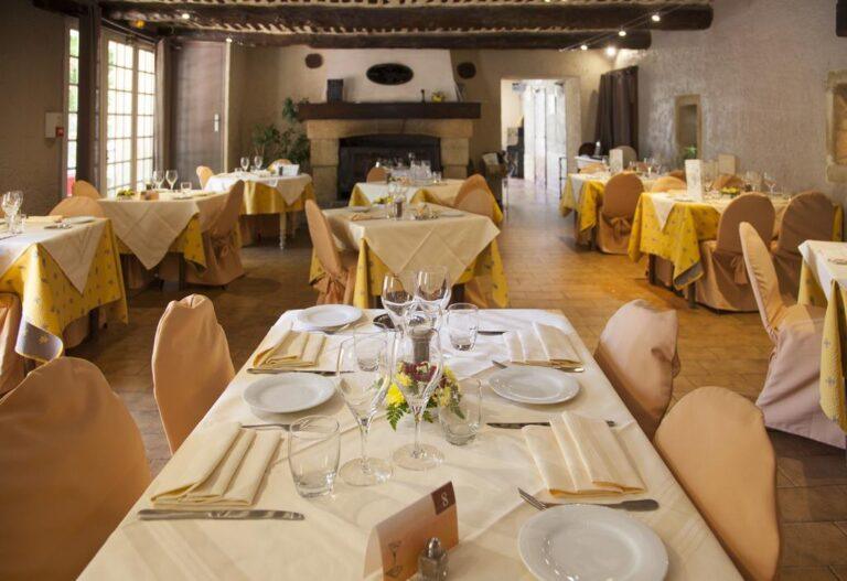 logis-domaine-de-roquerousse-1lieu1salle-salle-conference.jpg
