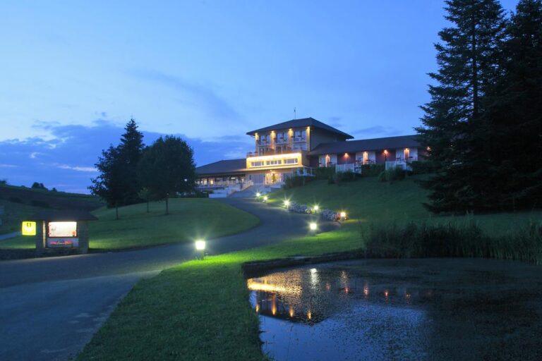 logis-domaine-du-revermont-1lieu1salle-hotel-restaurant-booking-conference.jpg