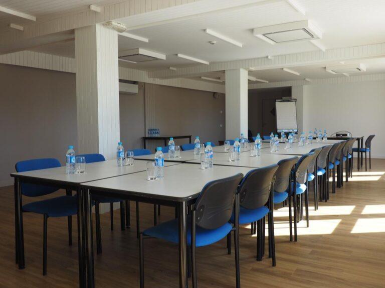 logis-domaine-du-revermont-1lieu1salle-hotel-restaurant-salle-meeting.jpg