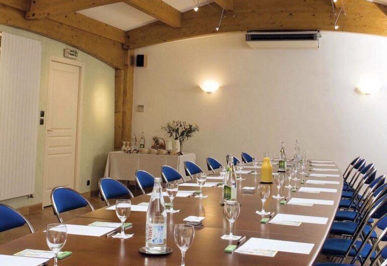 logis-du-commerce-1lieu1salle-salle-conference.jpg