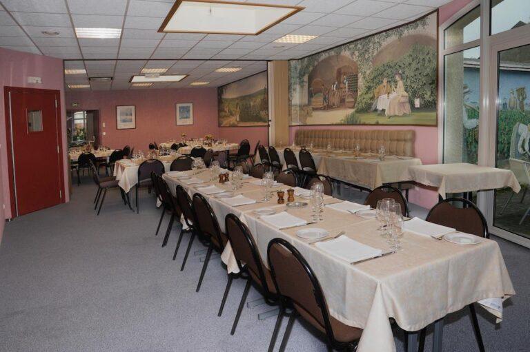 logis-hostellerie-de-la-reine-blanche-1lieu1salle-salle-conference.jpg