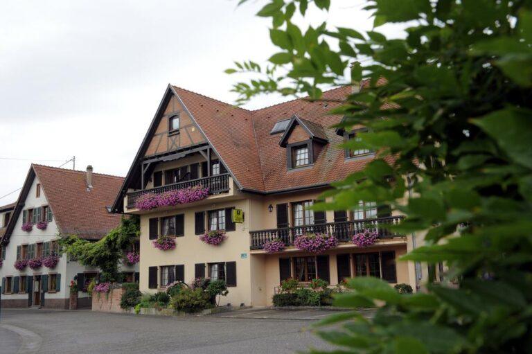 logis-hotel-a-l-etoile-1lieu1salle-agence.jpg
