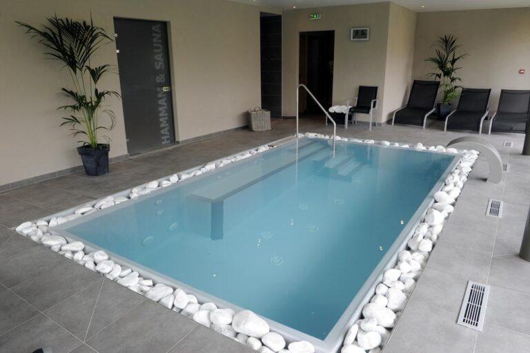 logis-hotel-a-l-etoile-1lieu1salle-congres.jpg